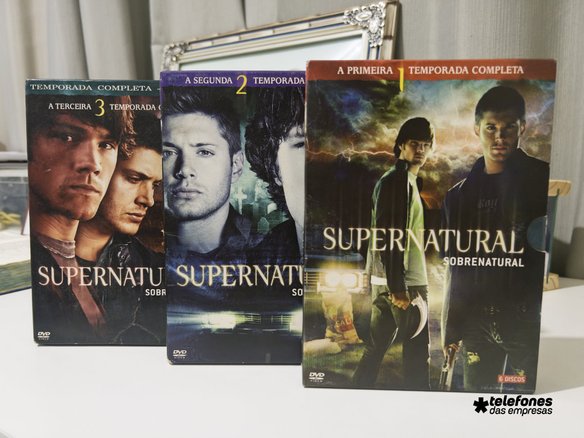 Box de DVDs da Série Sobrenatural comprados no Submarino